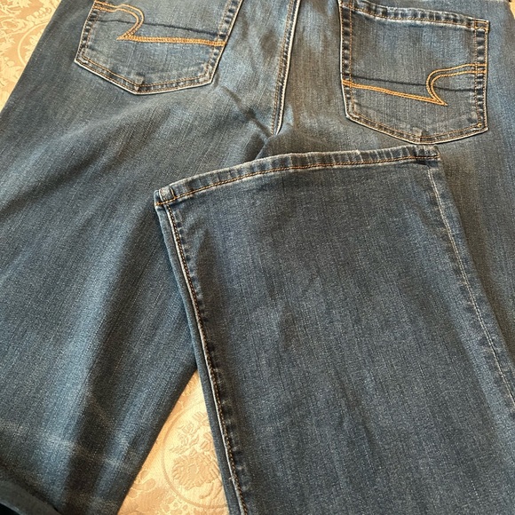 Like new American Eagle Favorite Boyfriend jeans size 16 long. Super stretch. - Picture 8 of 11